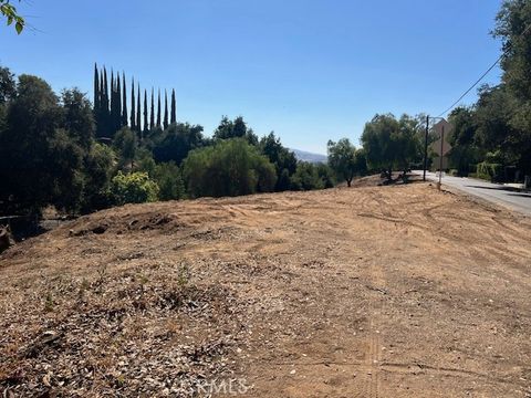 Photo of 0 W Sunset Drive, Redlands, CA 92373 (MLS # PW25172990) Photo of 0 W Sunset Drive, Redlands, CA 92373 (MLS # PW25172990)