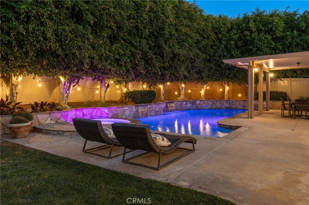 861 N Red Robin Street N