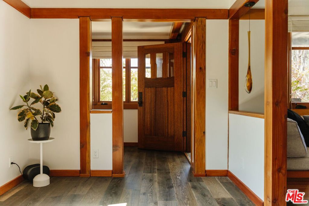 706 Navy Street