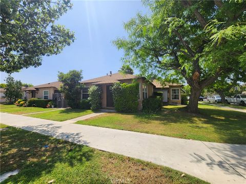 Photo of 11820 Victory Boulevard, North Hollywood, CA 91606 (MLS # GD25147401) Photo of 11820 Victory Boulevard, North Hollywood, CA 91606 (MLS # GD25147401)