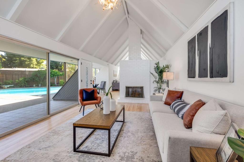 744 Jackpine Court