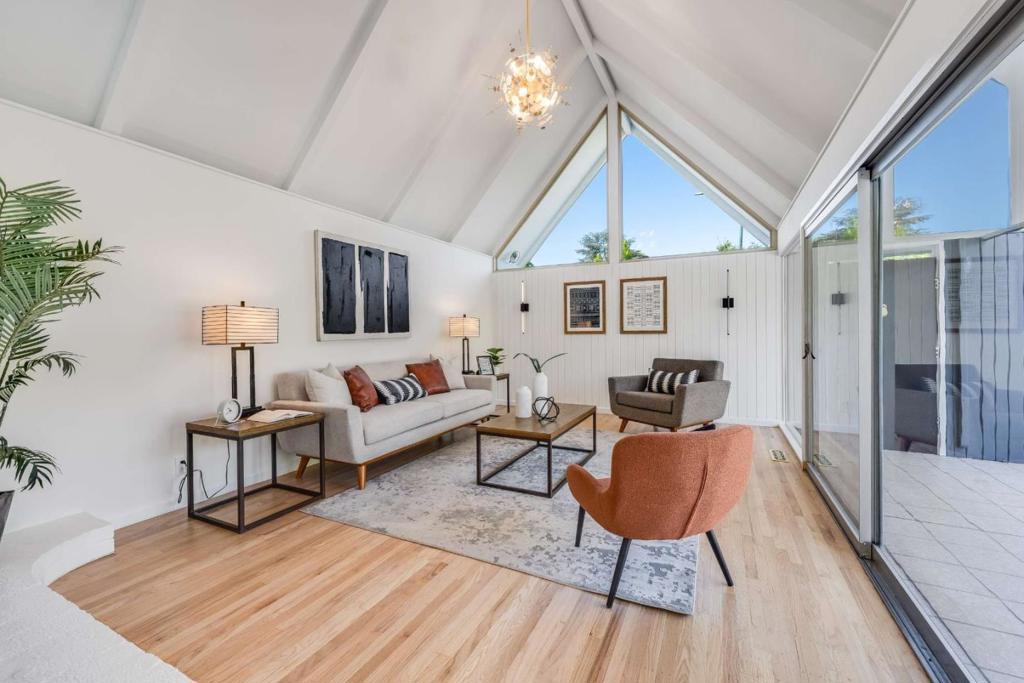 744 Jackpine Court