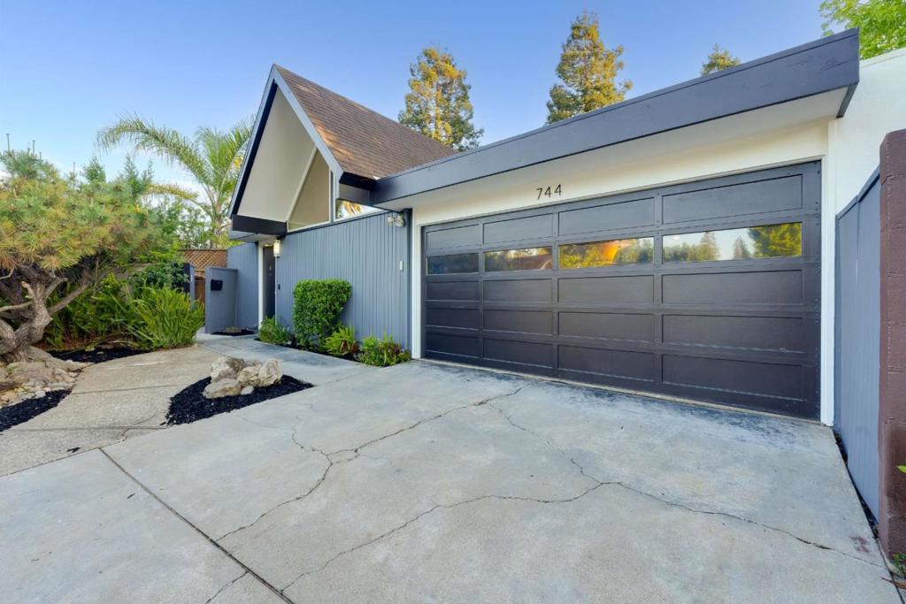 744 Jackpine Court
