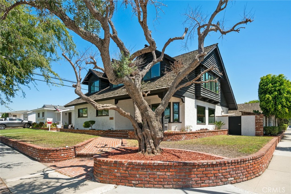 1122 Cranbrook Avenue