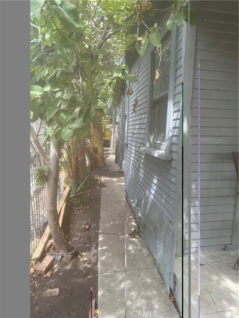 5611 S Normandie