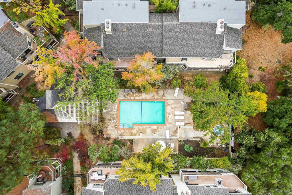 UNIVERSITY HILLS - Residential