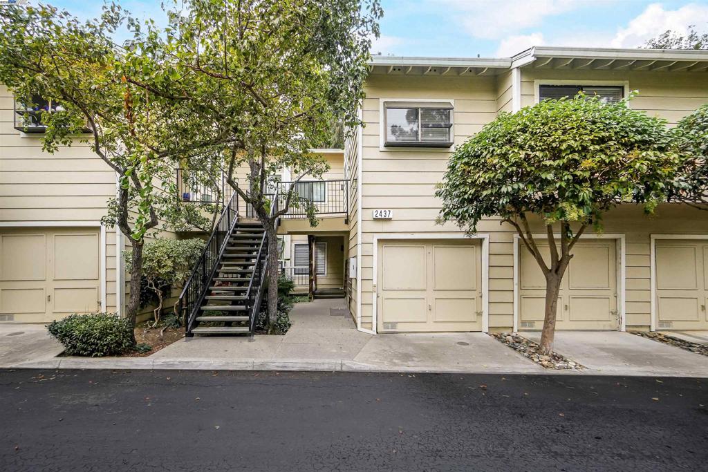 UNIVERSITY HILLS - Residential
