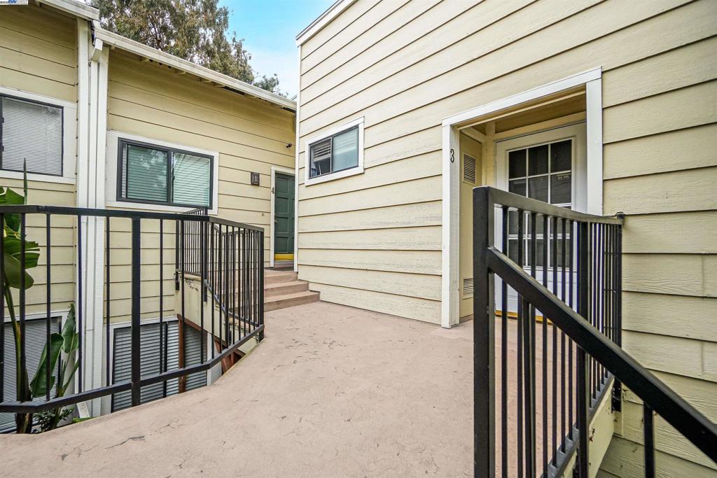 UNIVERSITY HILLS - Residential