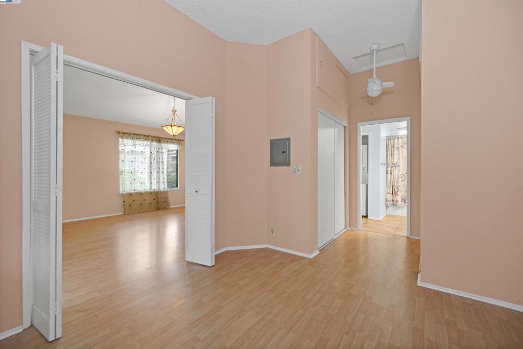 UNIVERSITY HILLS - Residential