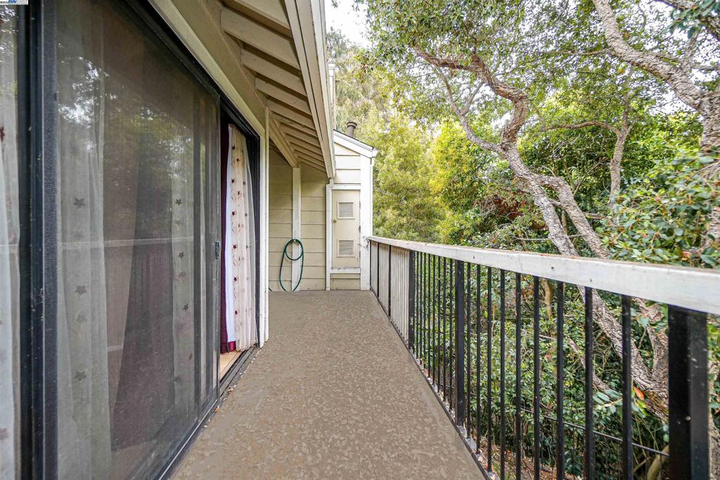 UNIVERSITY HILLS - Residential