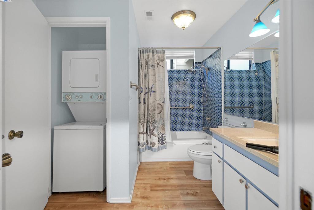 UNIVERSITY HILLS - Residential