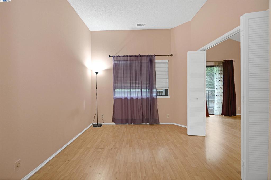 UNIVERSITY HILLS - Residential
