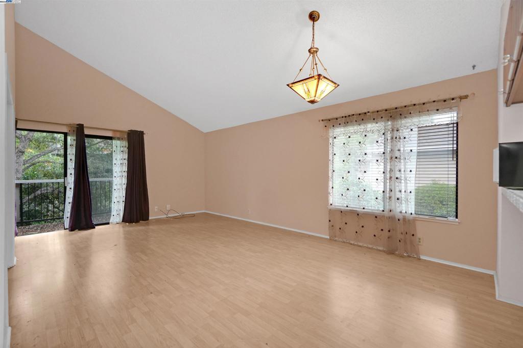 UNIVERSITY HILLS - Residential