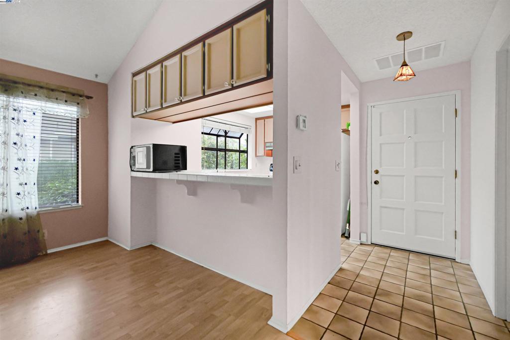 UNIVERSITY HILLS - Residential