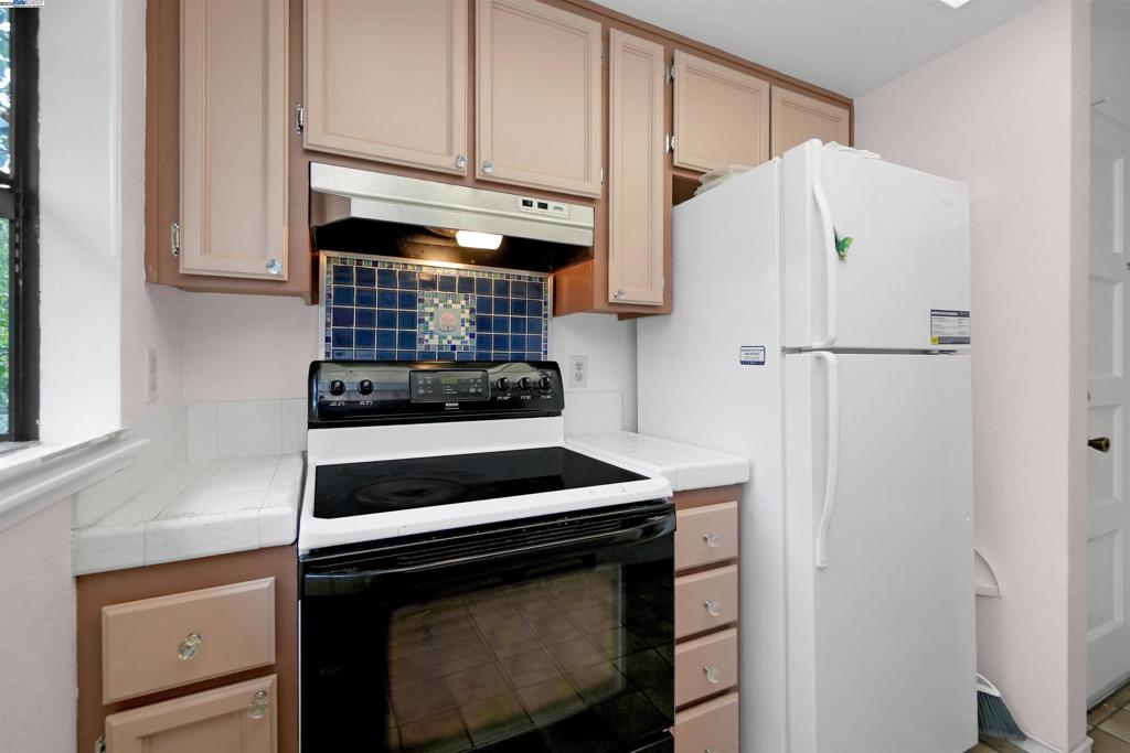 UNIVERSITY HILLS - Residential