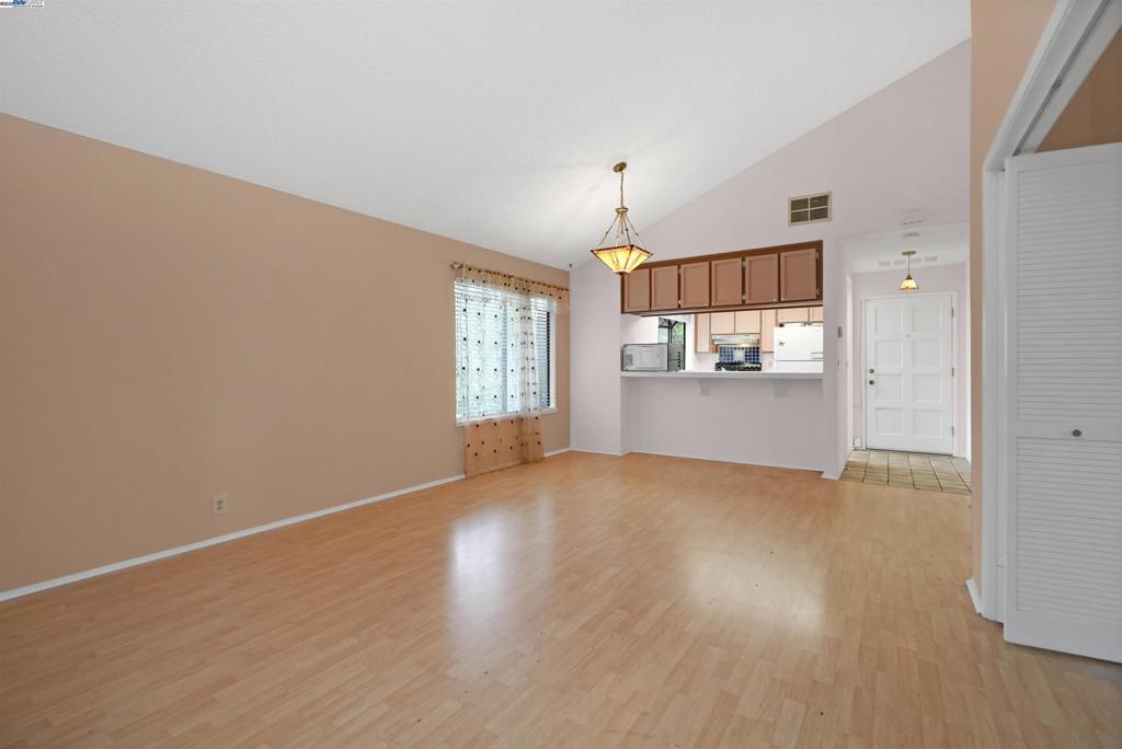UNIVERSITY HILLS - Residential