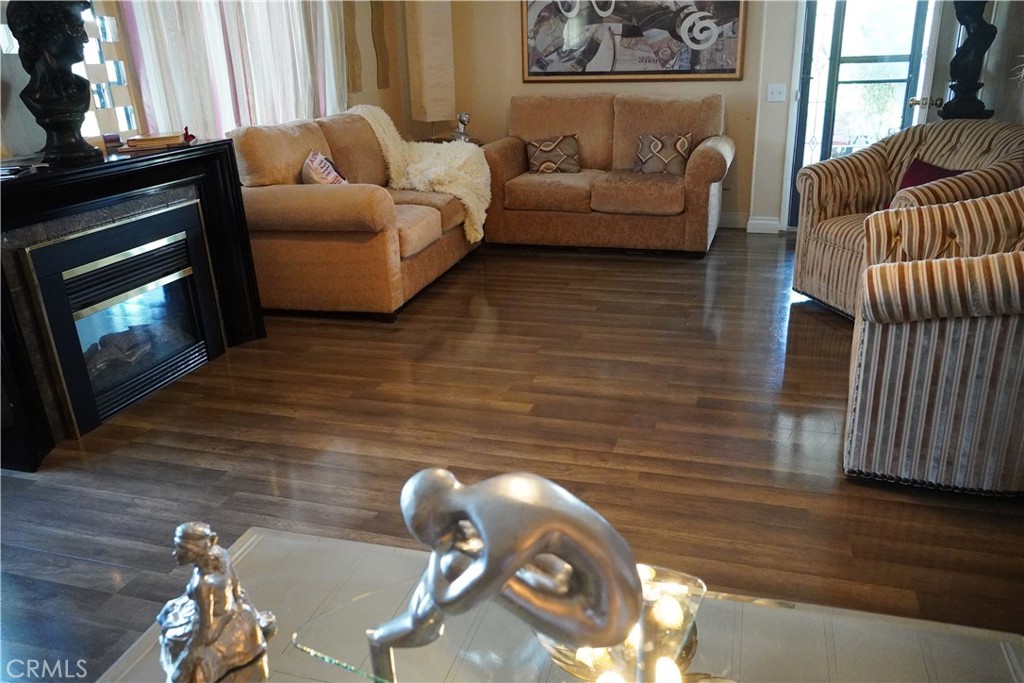 601 N Kirby 385