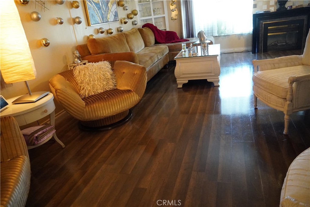 601 N Kirby 385