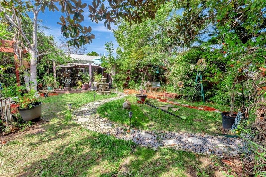 Photo of 2310 Poinsettia St, Santa Ana, CA 92706 (MLS # PW26042789)