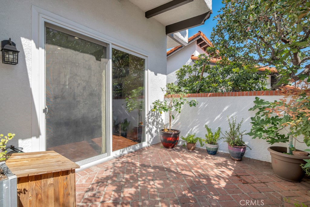 10030 Owensmouth Avenue 59