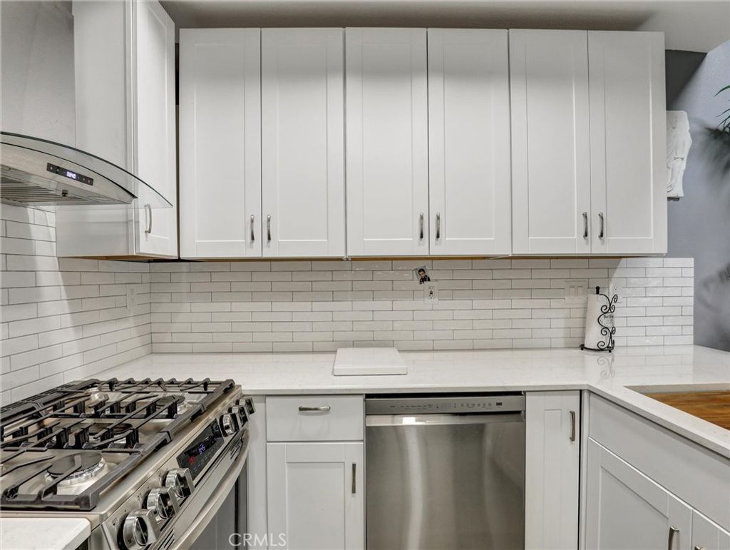 listing image 130722755341639403400