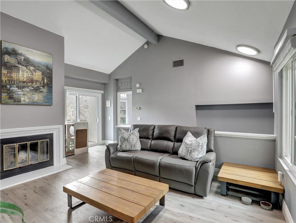 listing image 130721472454712247444