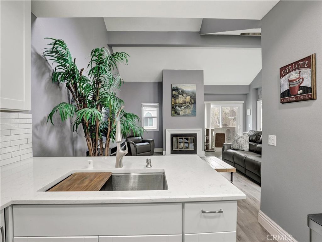 listing image 130723005033071414385