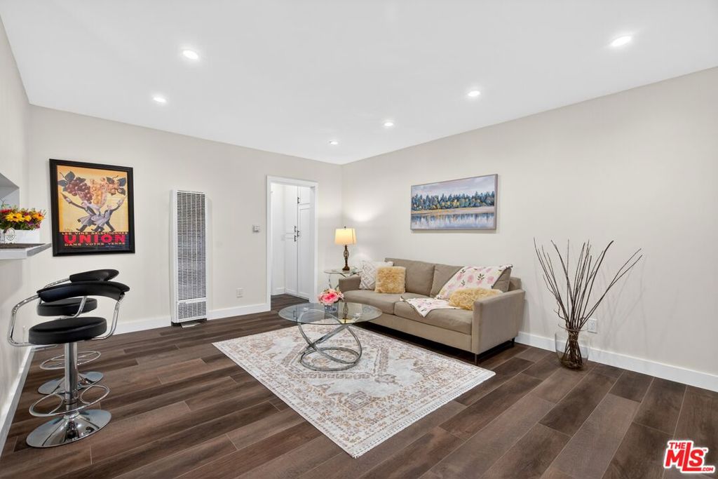 1522 S Centinela Avenue 101