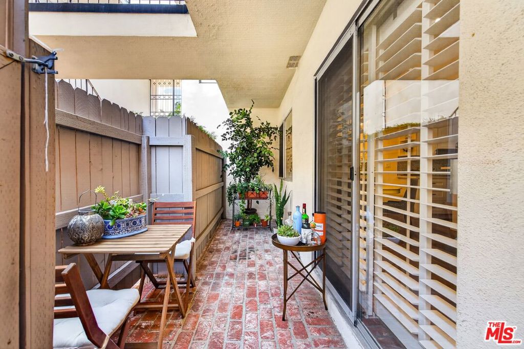 1522 S Centinela Avenue 101