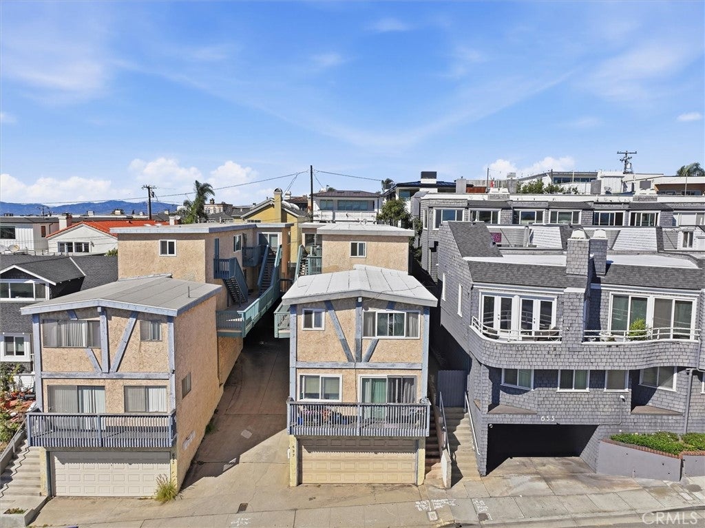 637 Manhattan Beach Boulevard