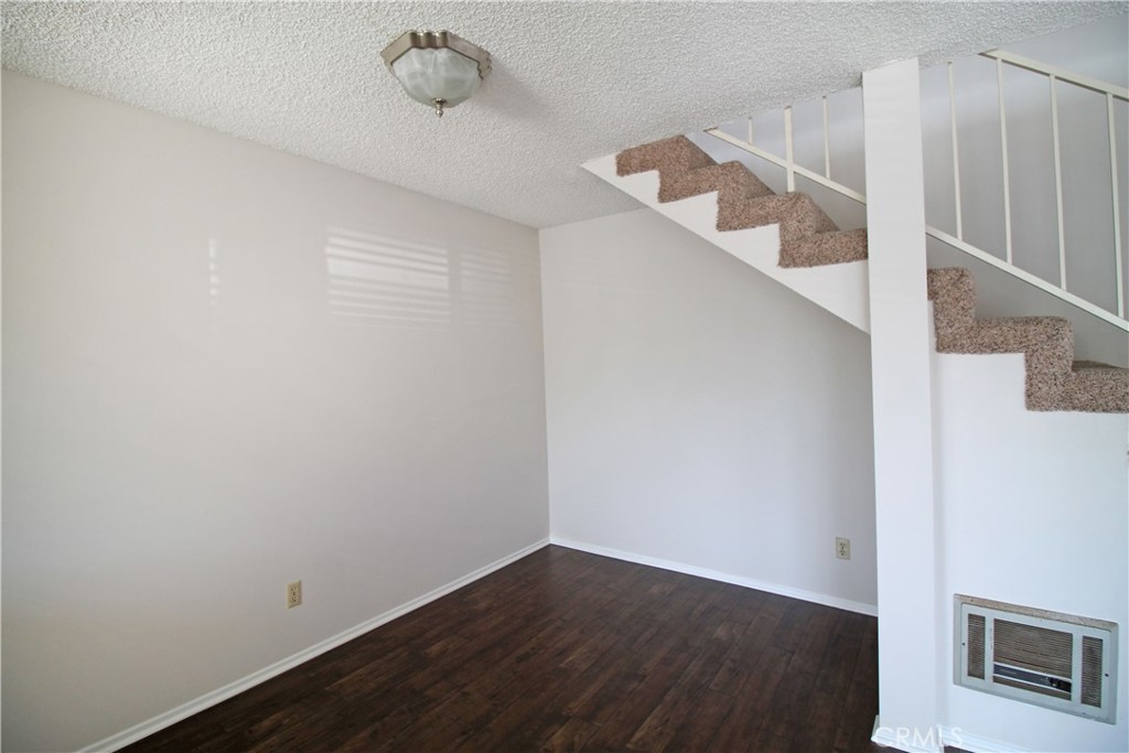 637 Manhattan Beach Boulevard