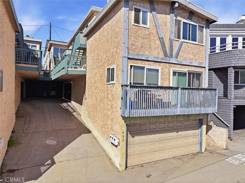 637 Manhattan Beach Boulevard