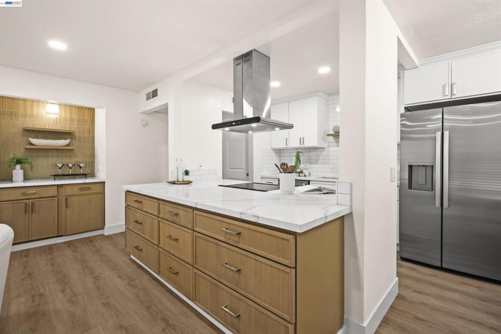 470 N Civic Dr 103