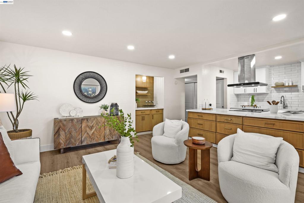470 N Civic Dr 103