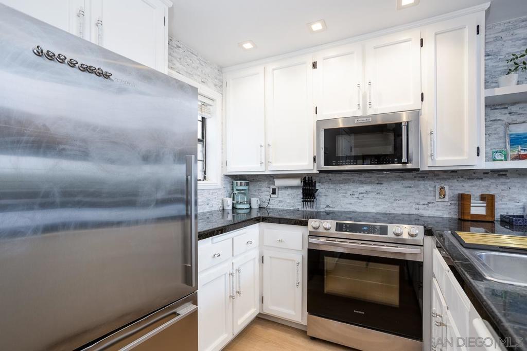 270 Dahlia Ave 22
