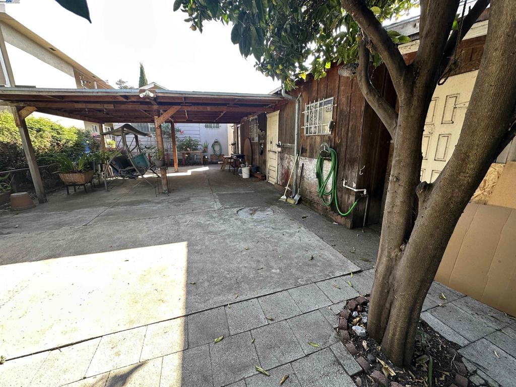 OAKLAND - Residential