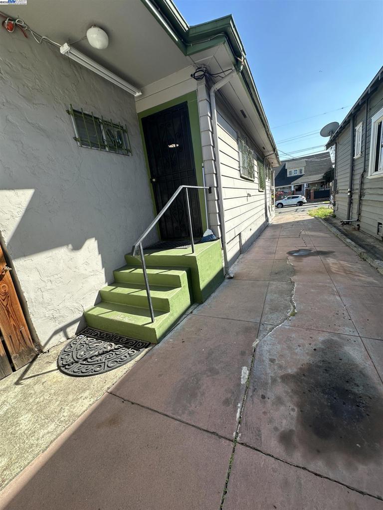 OAKLAND - Residential