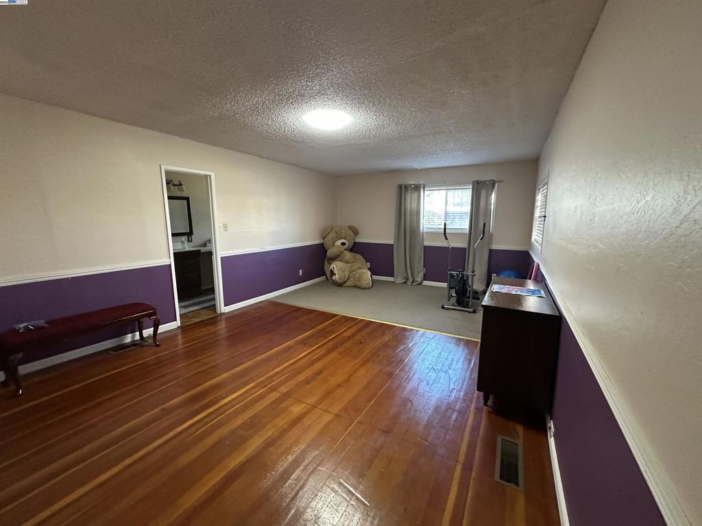 OAKLAND - Residential