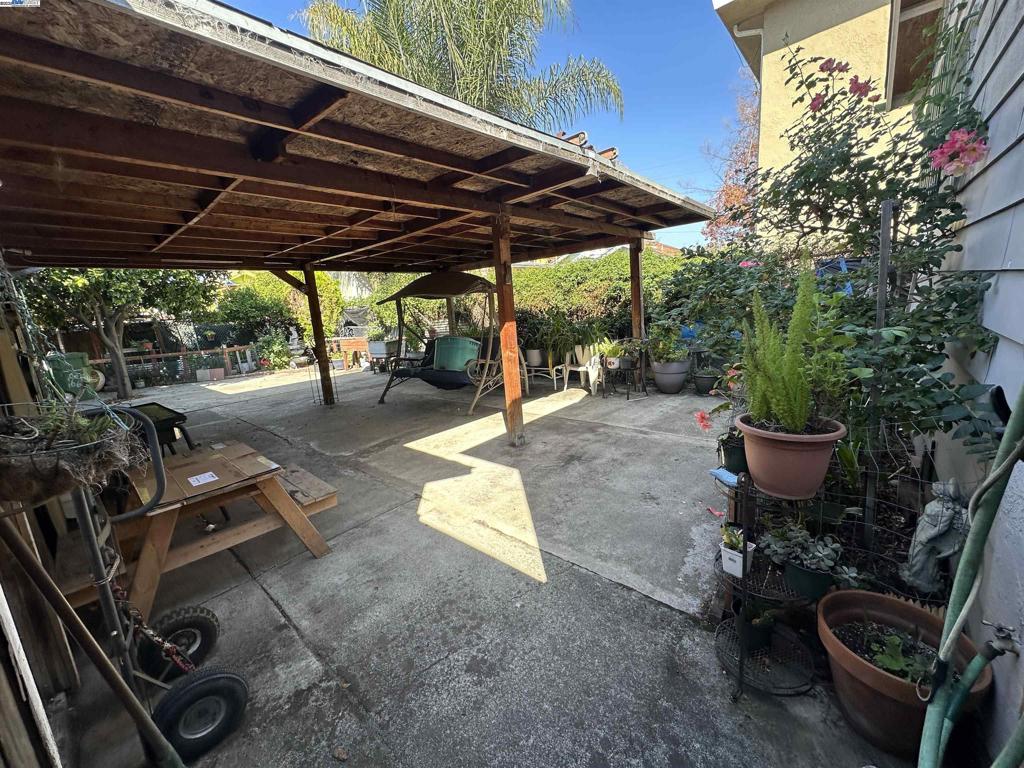 OAKLAND - Residential