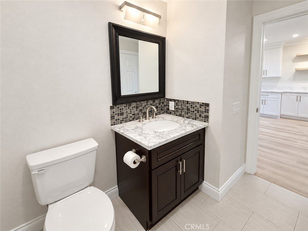 2704 Via Colina