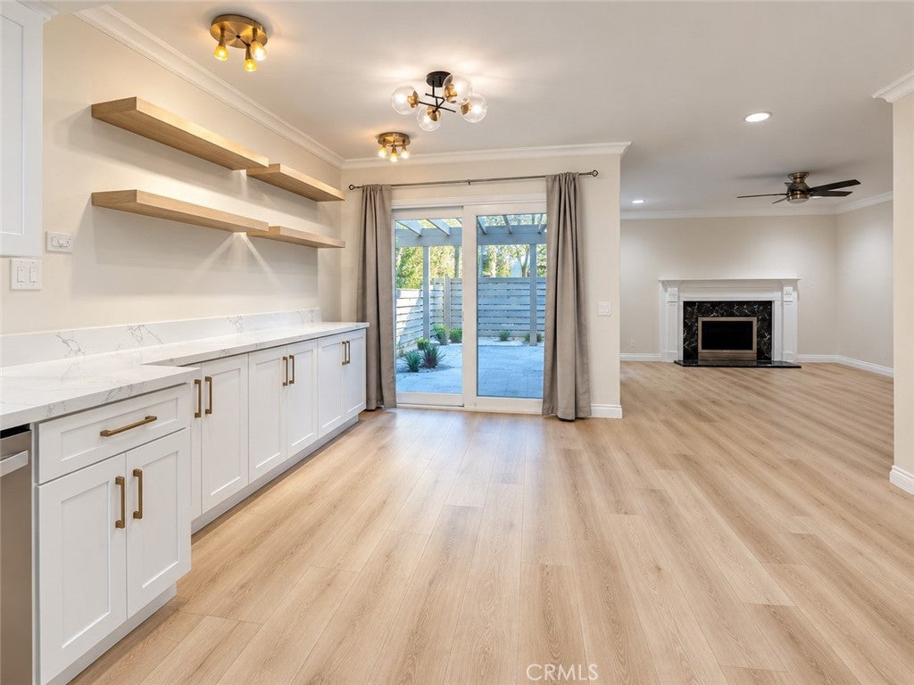 2704 Via Colina