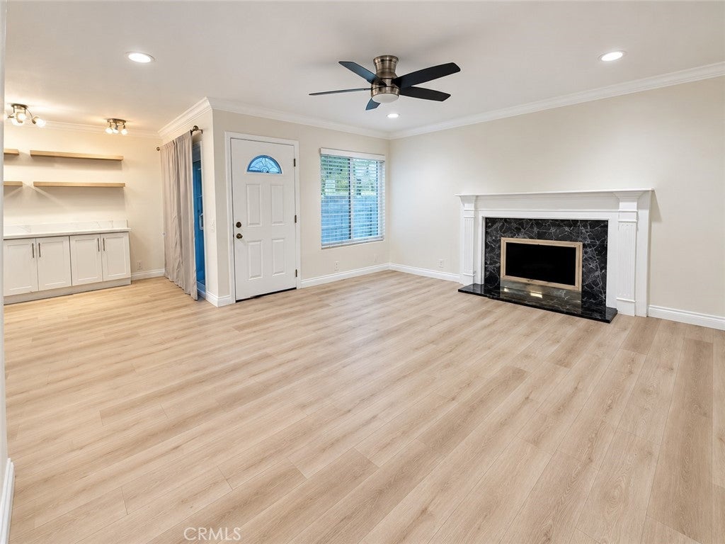 2704 Via Colina
