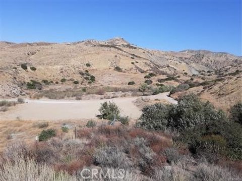 Photo of 87 Crown Hill Street, Simi Valley, CA 93063 (MLS # SR25101847)