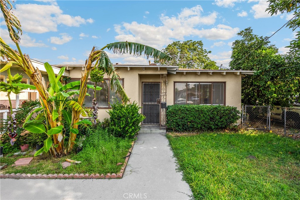Welcome to your new sanctuary in the heart of San Bernardino! This delightful 2 bedroom, 1 bathroom home perfectly blends comfort and convenience, making it an ideal retreat for families, first-time buyers and to make this home your own needs a little TLC. The outdoor backyard is spacious for barbecues, gardening. Close to parks,schools and shopping.