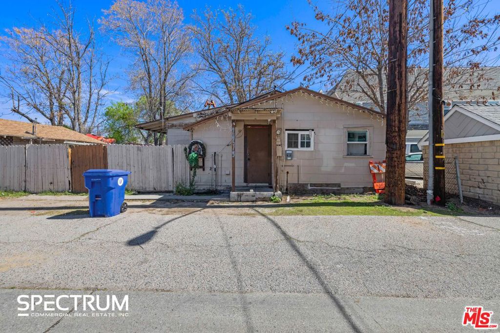 24513 Walnut Street