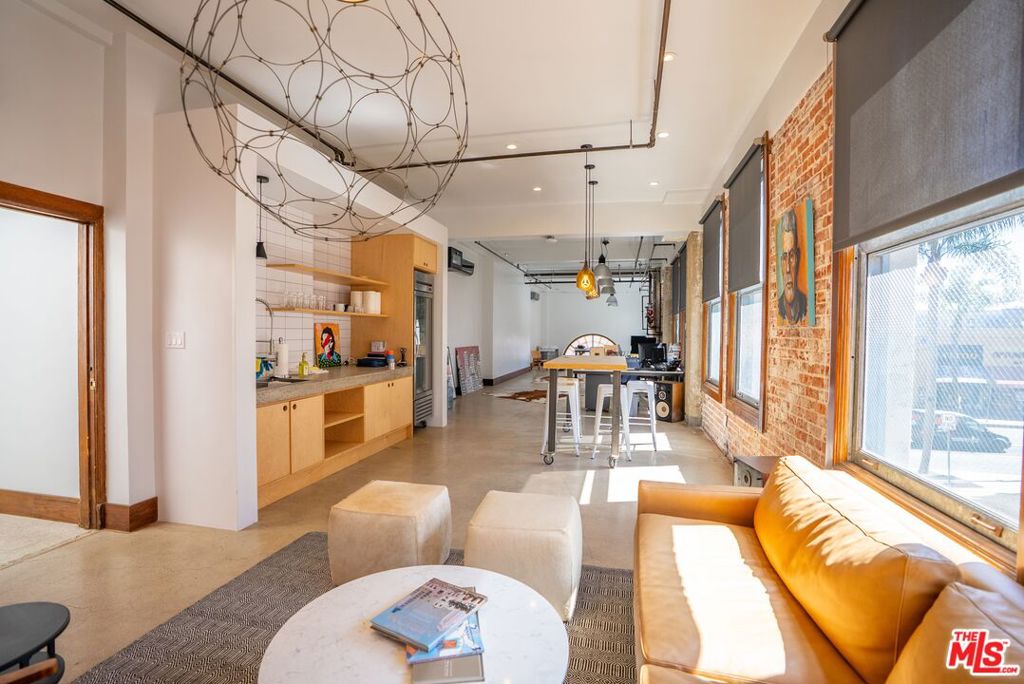 102 W 4th Street