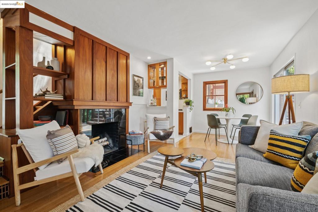 1000 OAKS HEIGHT - Residential