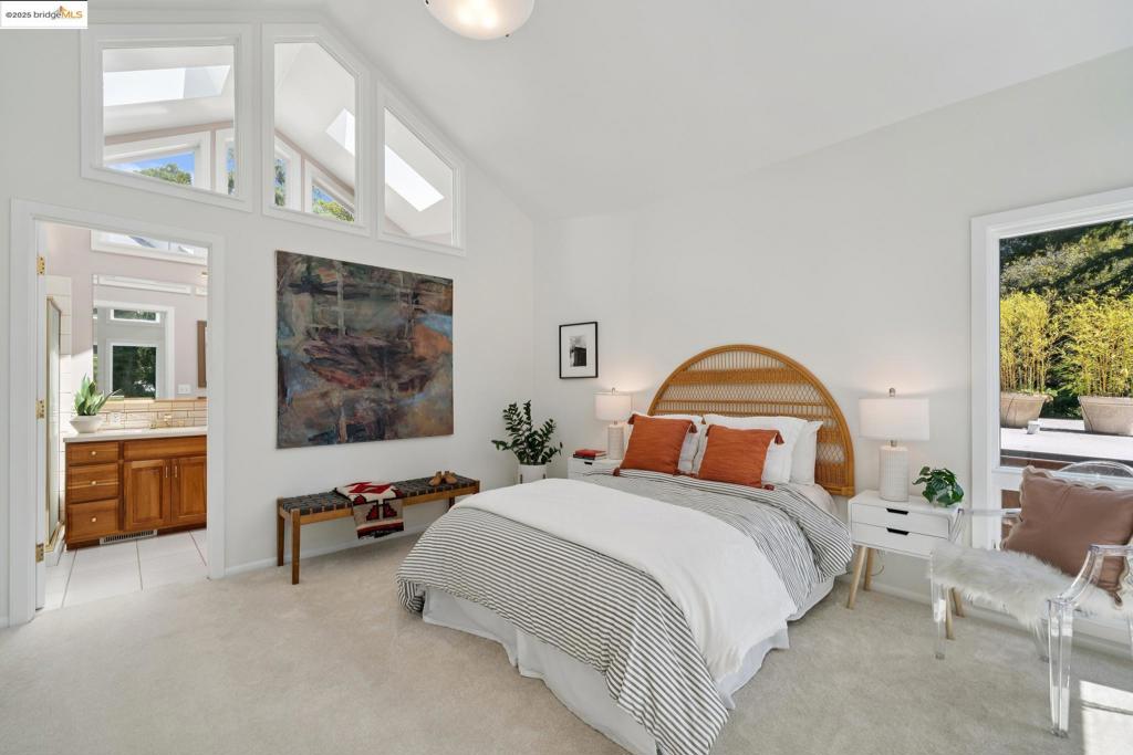 1000 OAKS HEIGHT - Residential