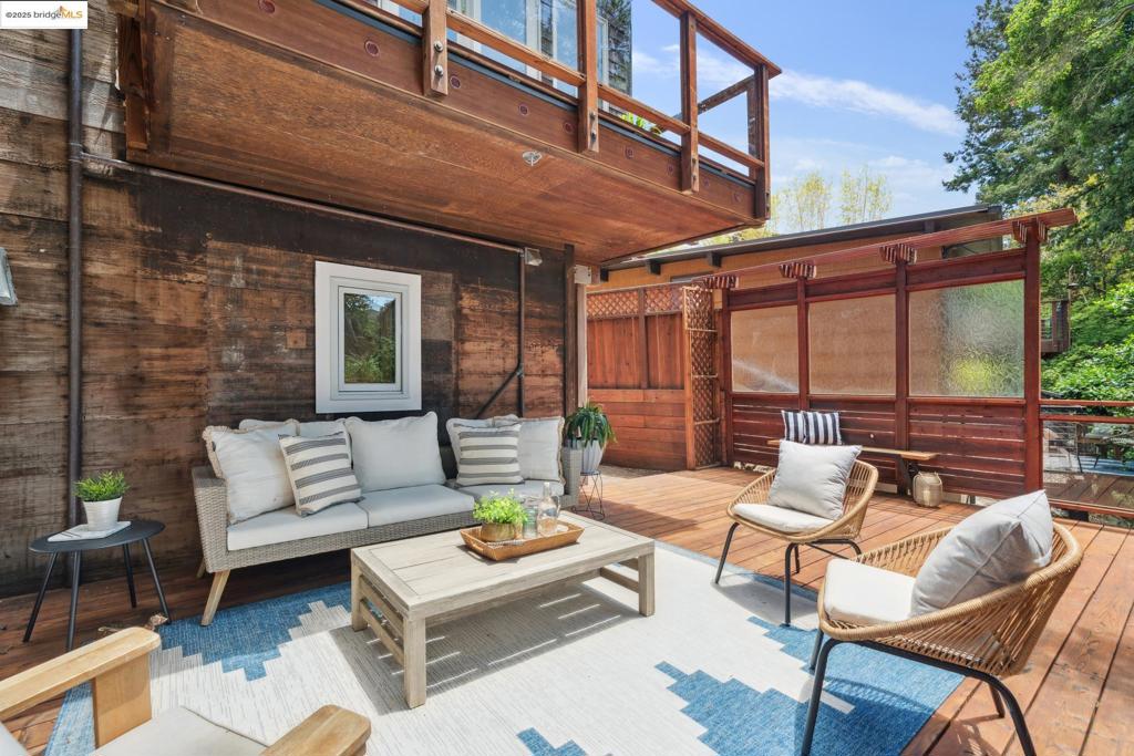 1000 OAKS HEIGHT - Residential