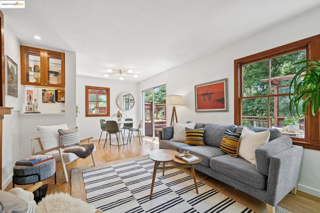 1000 OAKS HEIGHT - Residential